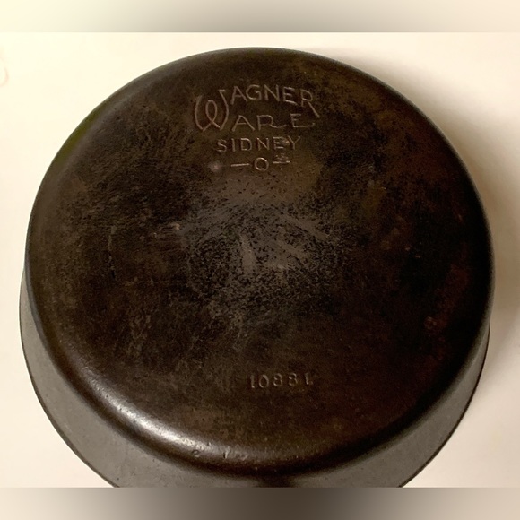 Mid Century Vintage Wagner Ware #8 10” Cast Iron Skillet - Picture 5 of 16